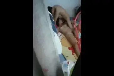 Ngintip Teman Kost Ngewe Liar, Memek Basah Ketahuan Malah Ikut Dientot